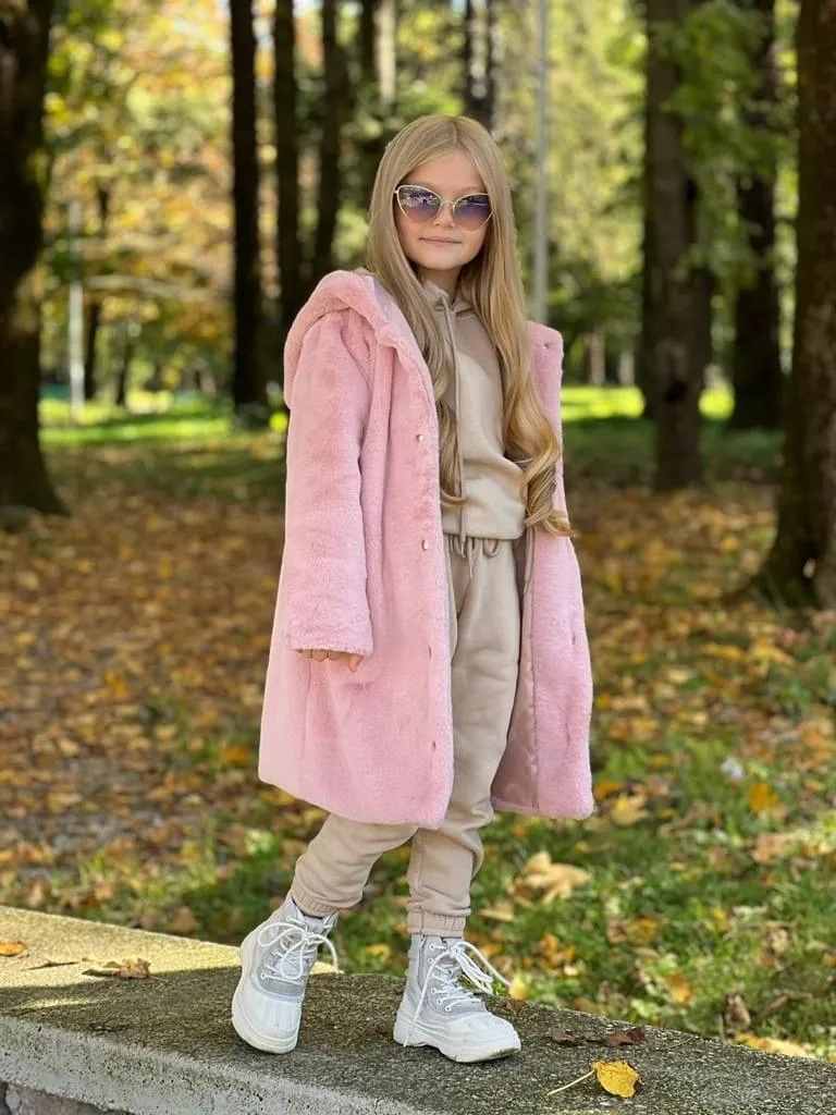 CLEARANCE DEAL - Mariposa Children's Boutique AW22 - Girls Camel Tracksuit with Pink Faux Fur Coat