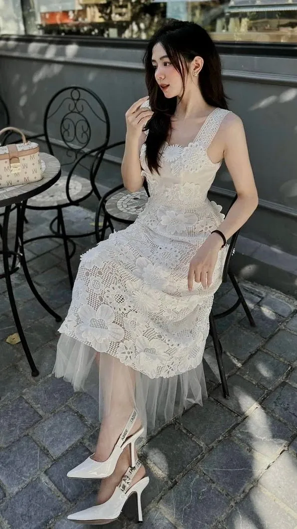 Floral Guipure Sleeveless Lace Dress