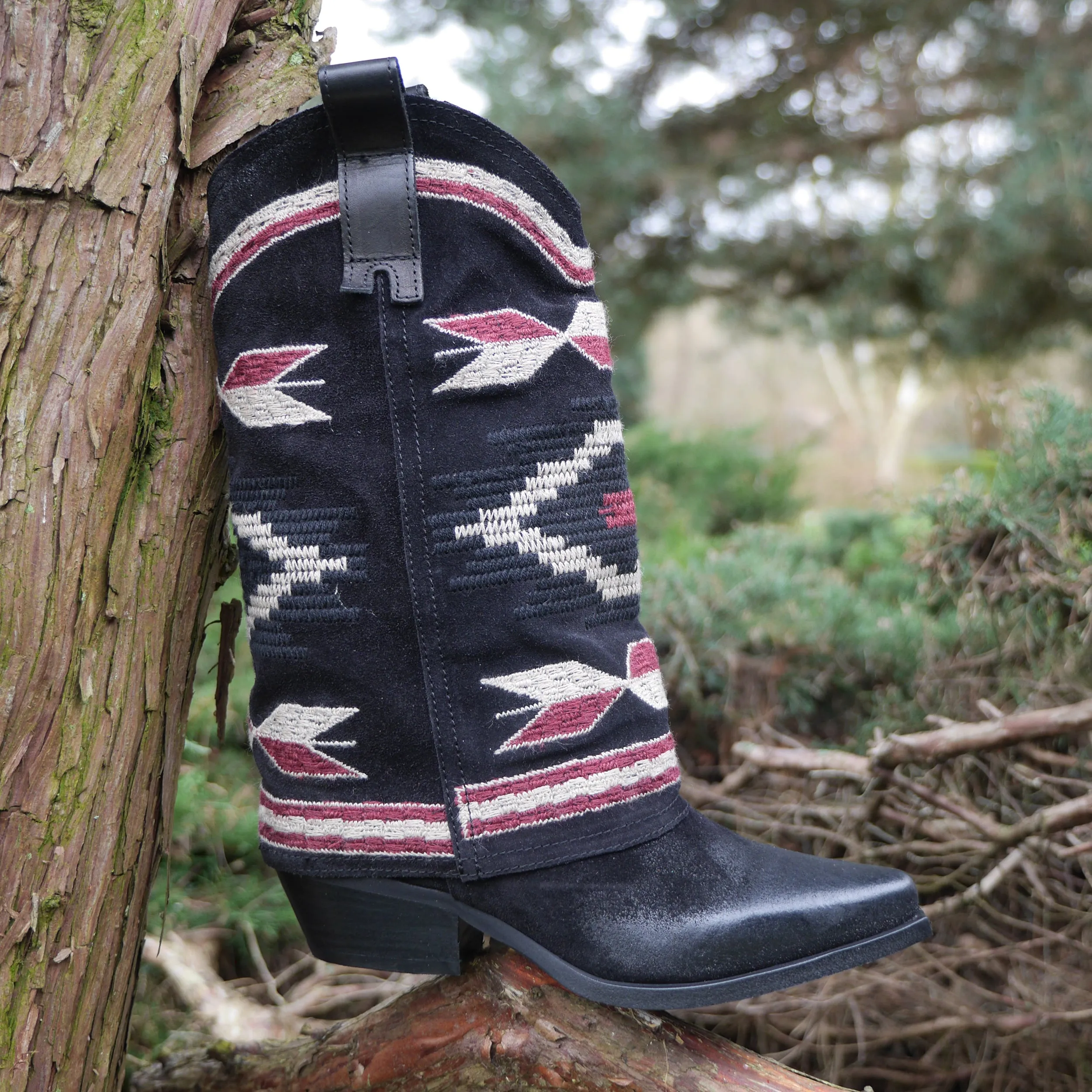 IZEL - Black/Red Aztec Boot