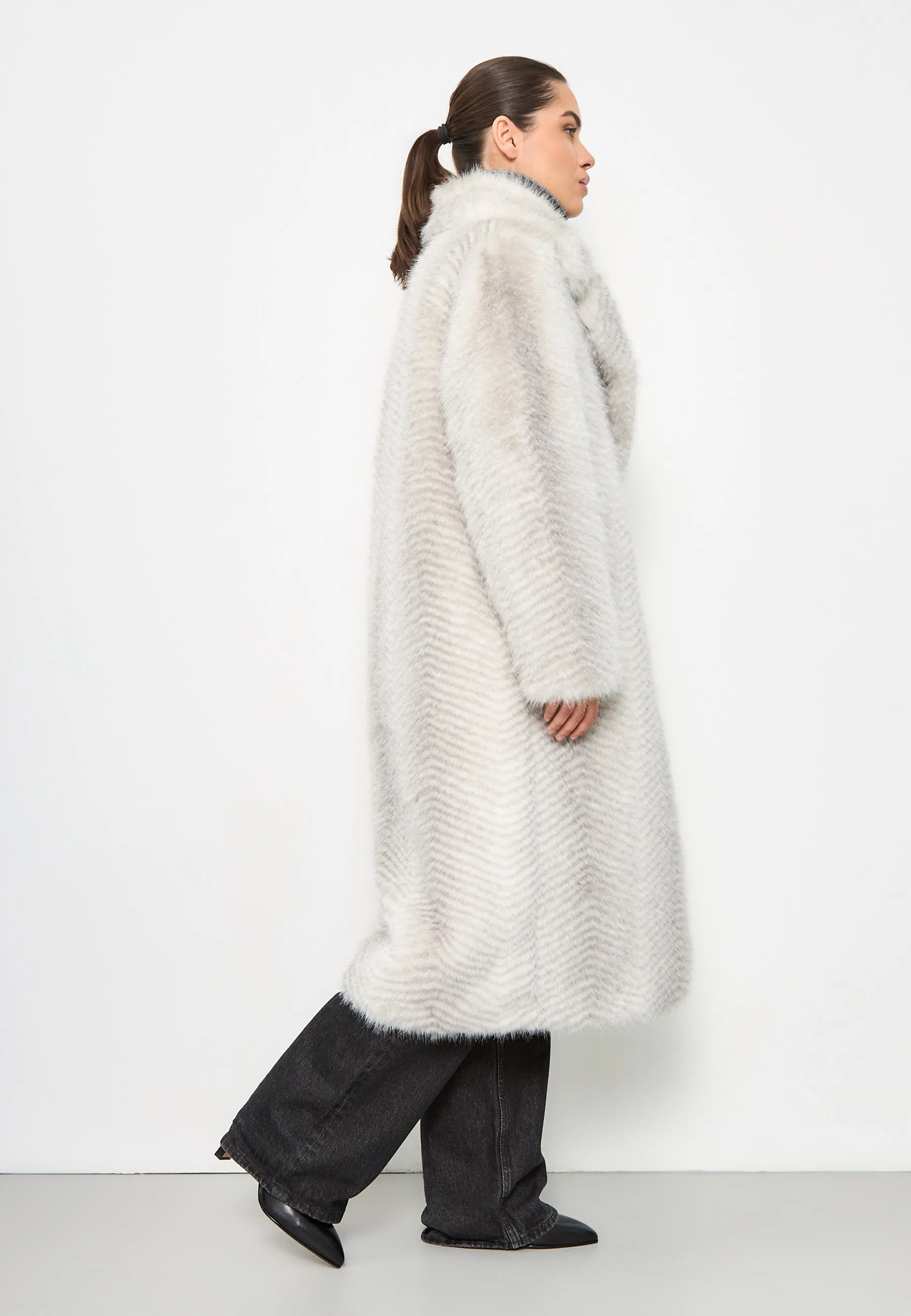 Luxurious Faux Fur Coat Natalie  - White